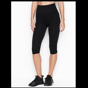 Victoria Secret Knockout Crop Leggings